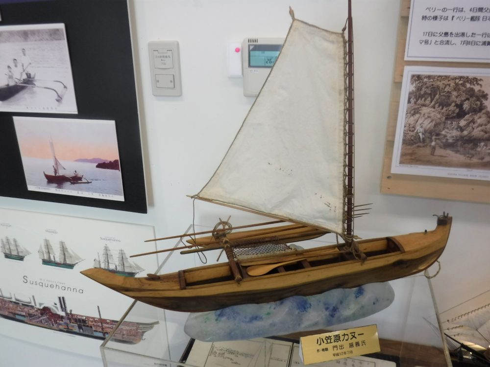 ハワイ型のカヌー模型(展示物)